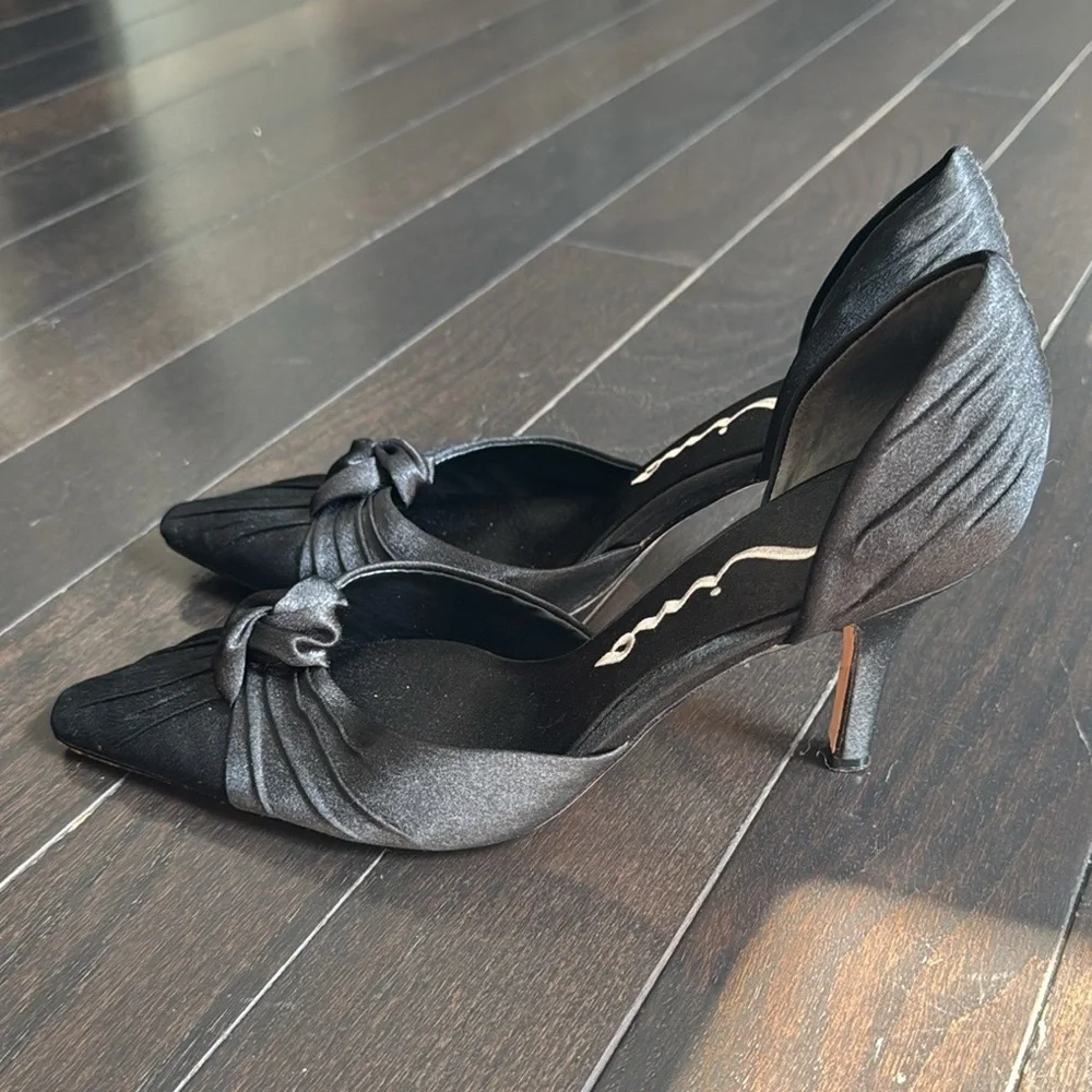 Nina Black Satin Front Knot Heels Size 9